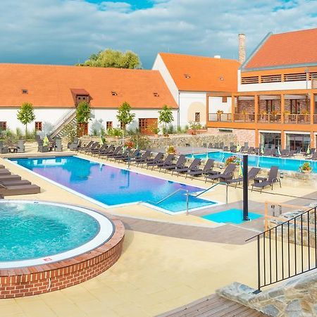 Hotel Zamek Valec Vladislav Ngoại thất bức ảnh