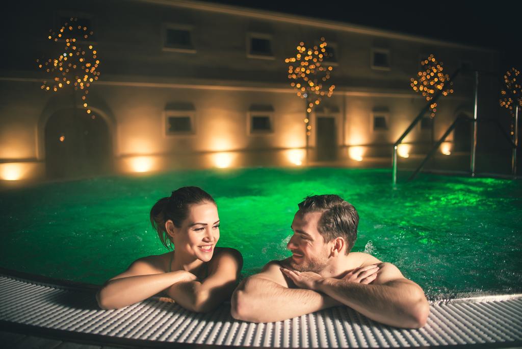 Hotel Zamek Valec Vladislav Ngoại thất bức ảnh