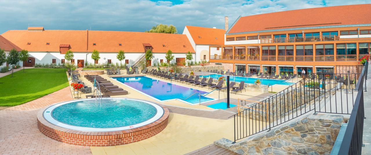 Hotel Zamek Valec Vladislav Ngoại thất bức ảnh