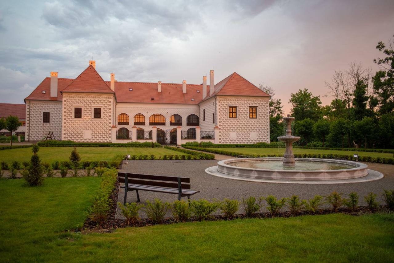 Hotel Zamek Valec Vladislav Ngoại thất bức ảnh